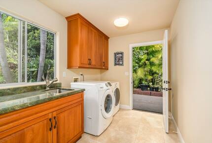 Serene Hawaiian Estate Above the Sea - Kailua Kona, Hawaii