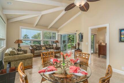 Serene Hawaiian Estate Above the Sea - Kailua Kona, Hawaii