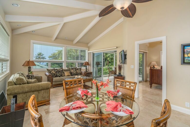 Serene Hawaiian Estate Above the Sea - Kailua Kona, Hawaii