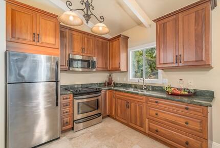 Serene Hawaiian Estate Above the Sea - Kailua Kona, Hawaii