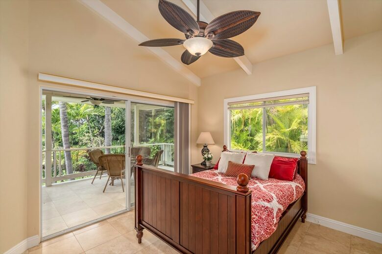 Serene Hawaiian Estate Above the Sea - Kailua Kona, Hawaii