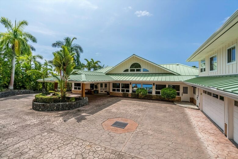 Serene Hawaiian Estate Above the Sea - Kailua Kona, Hawaii