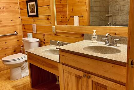 Elegant Lodge Retreat Nestled in the Appalachians - Banner Elk, North Carolina