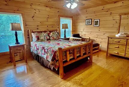 Elegant Lodge Retreat Nestled in the Appalachians - Banner Elk, North Carolina