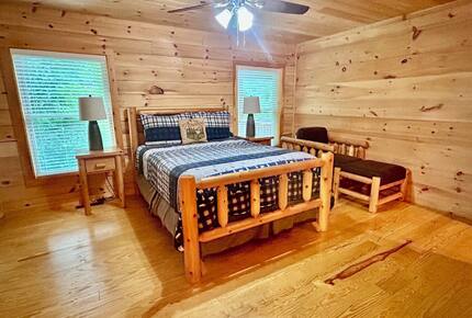 Elegant Lodge Retreat Nestled in the Appalachians - Banner Elk, North Carolina