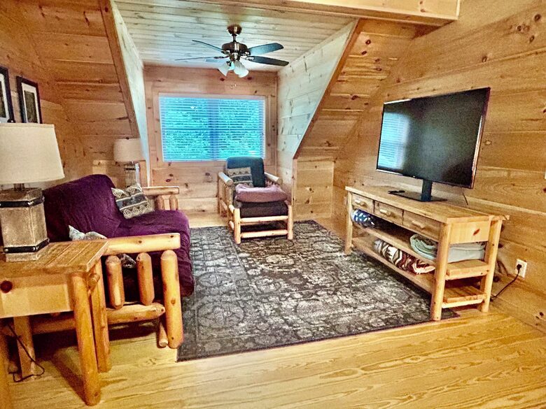 Elegant Lodge Retreat Nestled in the Appalachians - Banner Elk, North Carolina