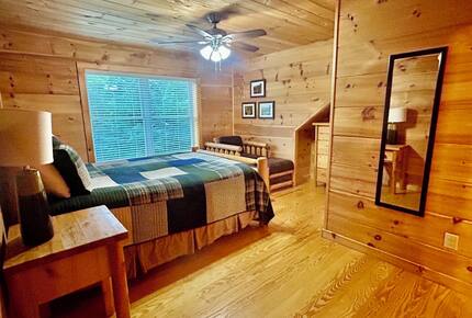 Elegant Lodge Retreat Nestled in the Appalachians - Banner Elk, North Carolina