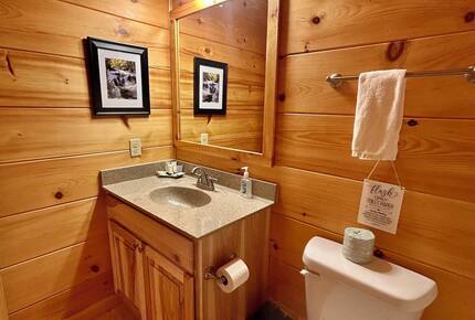 Elegant Lodge Retreat Nestled in the Appalachians - Banner Elk, North Carolina