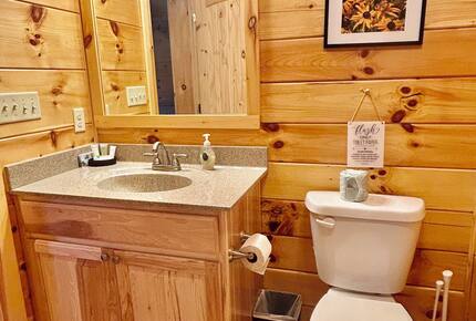 Elegant Lodge Retreat Nestled in the Appalachians - Banner Elk, North Carolina