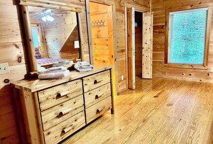 Elegant Lodge Retreat Nestled in the Appalachians - Banner Elk, North Carolina