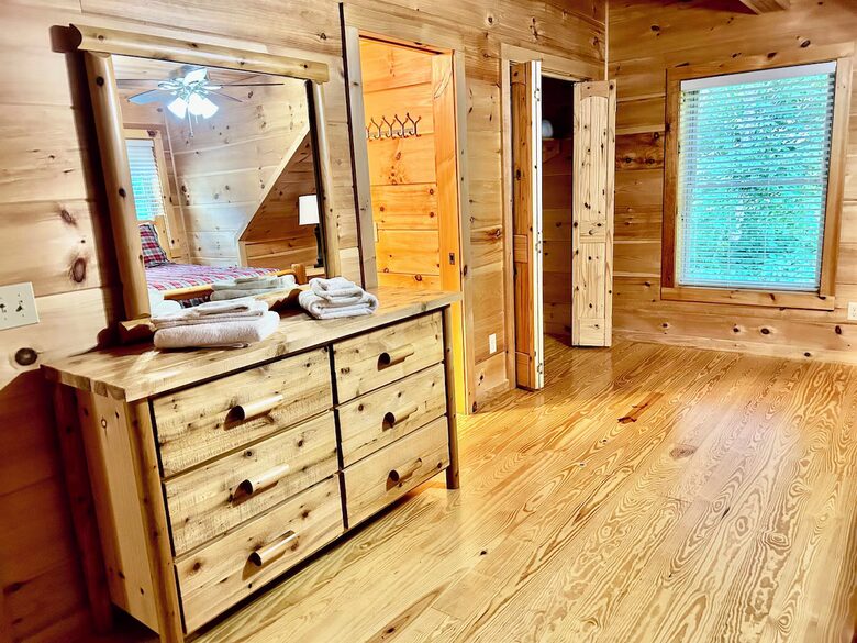 Elegant Lodge Retreat Nestled in the Appalachians - Banner Elk, North Carolina