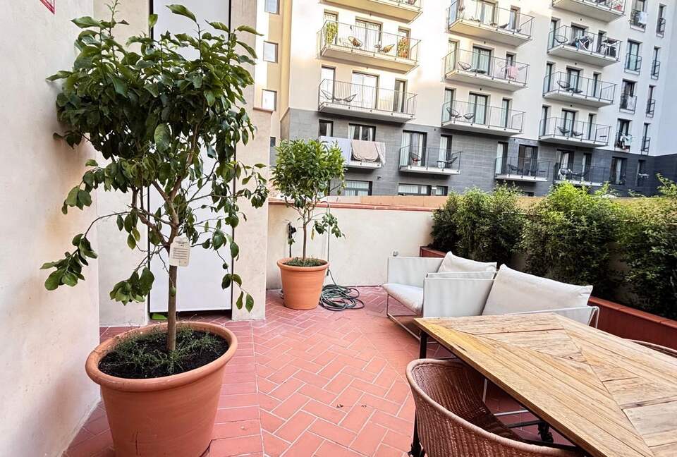 Elegant Barcelona Retreat with Private Terrace & Rooftop Access - Barcelona, Spain