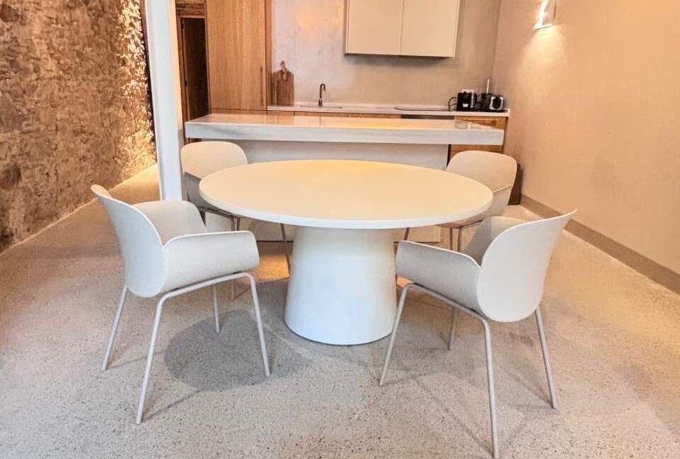 Elegant Barcelona Retreat with Private Terrace & Rooftop Access - Barcelona, Spain