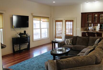 Nine-Bedroom Getaway with Expansive Grounds - Potomac, Maryland