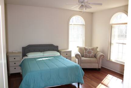 Nine-Bedroom Getaway with Expansive Grounds - Potomac, Maryland