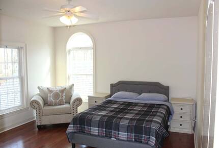 Nine-Bedroom Getaway with Expansive Grounds - Potomac, Maryland