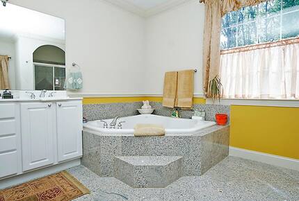 Nine-Bedroom Getaway with Expansive Grounds - Potomac, Maryland