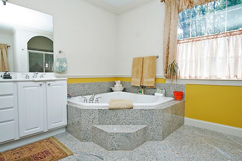 Nine-Bedroom Getaway with Expansive Grounds - Potomac, Maryland