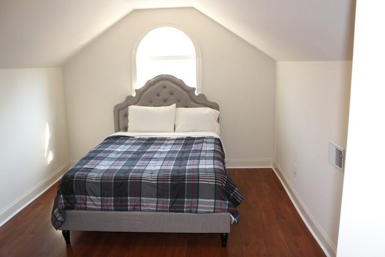 Nine-Bedroom Getaway with Expansive Grounds - Potomac, Maryland