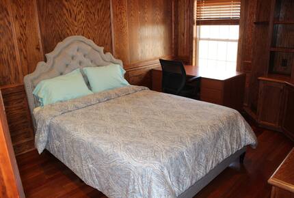 Nine-Bedroom Getaway with Expansive Grounds - Potomac, Maryland