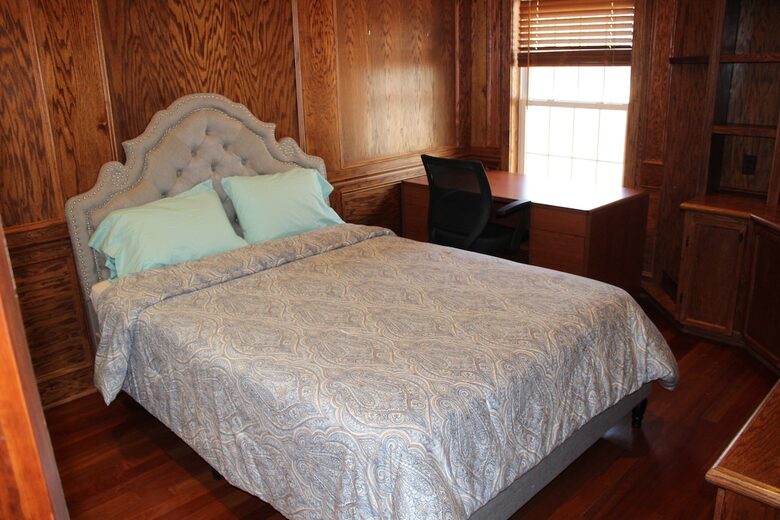 Nine-Bedroom Getaway with Expansive Grounds - Potomac, Maryland