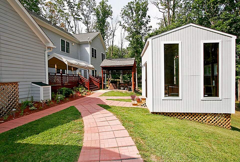 Nine-Bedroom Getaway with Expansive Grounds - Potomac, Maryland