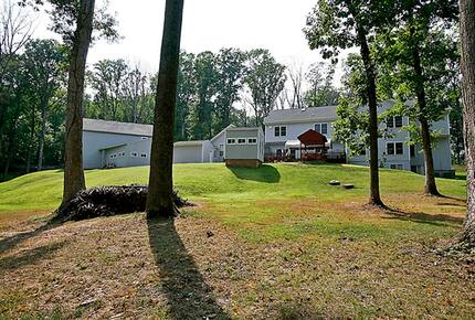 Nine-Bedroom Getaway with Expansive Grounds - Potomac, Maryland