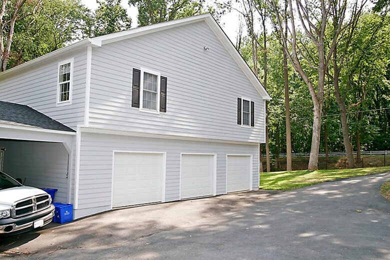 Nine-Bedroom Getaway with Expansive Grounds - Potomac, Maryland