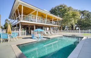 Charming Gulfport Beachside Retreat - Gulfport, Mississippi