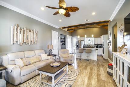 Charming Gulfport Beachside Retreat - Gulfport, Mississippi