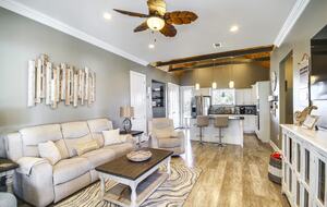 Charming Gulfport Beachside Retreat - Gulfport, Mississippi