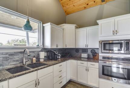 Charming Gulfport Beachside Retreat - Gulfport, Mississippi