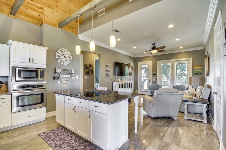 Charming Gulfport Beachside Retreat - Gulfport, Mississippi