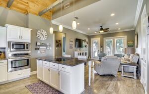 Charming Gulfport Beachside Retreat - Gulfport, Mississippi