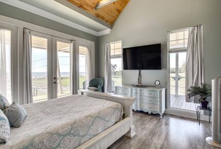 Charming Gulfport Beachside Retreat - Gulfport, Mississippi