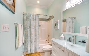 Charming Gulfport Beachside Retreat - Gulfport, Mississippi