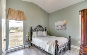 Charming Gulfport Beachside Retreat - Gulfport, Mississippi