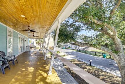 Charming Gulfport Beachside Retreat - Gulfport, Mississippi