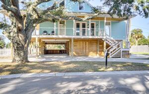 Charming Gulfport Beachside Retreat - Gulfport, Mississippi