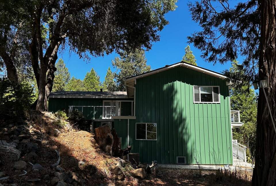 Quaker Hill Hideout | Renovated Forest Retreat Near Scotts Flat Lake - Nevada City, California