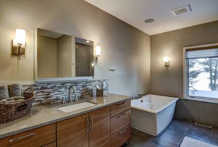 Luxury Lakehouse on Lake Wissota - Chippewa Falls, Wisconsin