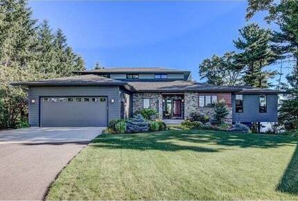 Luxury Lakehouse on Lake Wissota - Chippewa Falls, Wisconsin