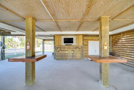 Charming Gulfport Beachside Retreat - Gulfport, Mississippi