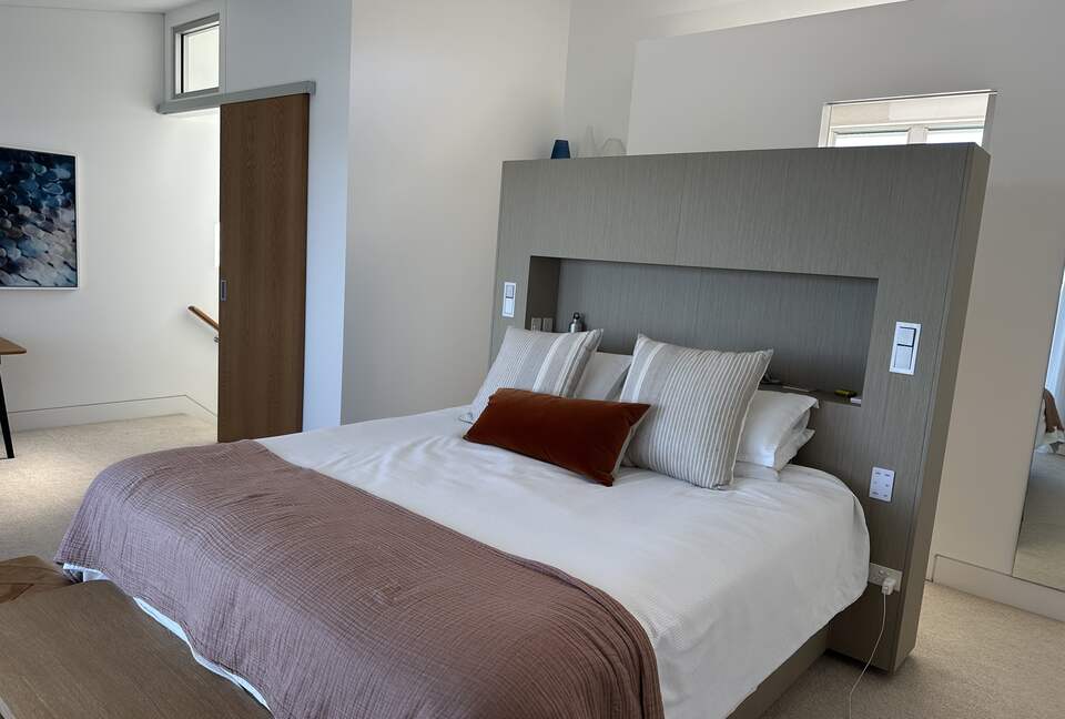 Elegant Coastal Retreat with Pool and Game Room - North Avoca, Australia