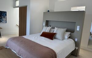 Elegant Coastal Retreat with Pool and Game Room - North Avoca, Australia