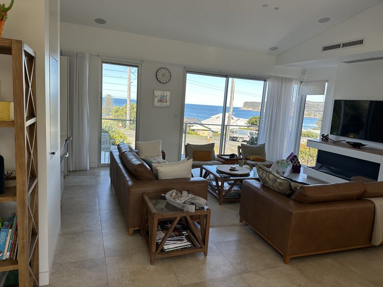 Elegant Coastal Retreat with Pool and Game Room - North Avoca, Australia