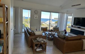 Elegant Coastal Retreat with Pool and Game Room - North Avoca, Australia