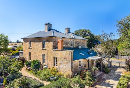 Elegant Tasmanian Mansion - Richmond Bridge, Australia