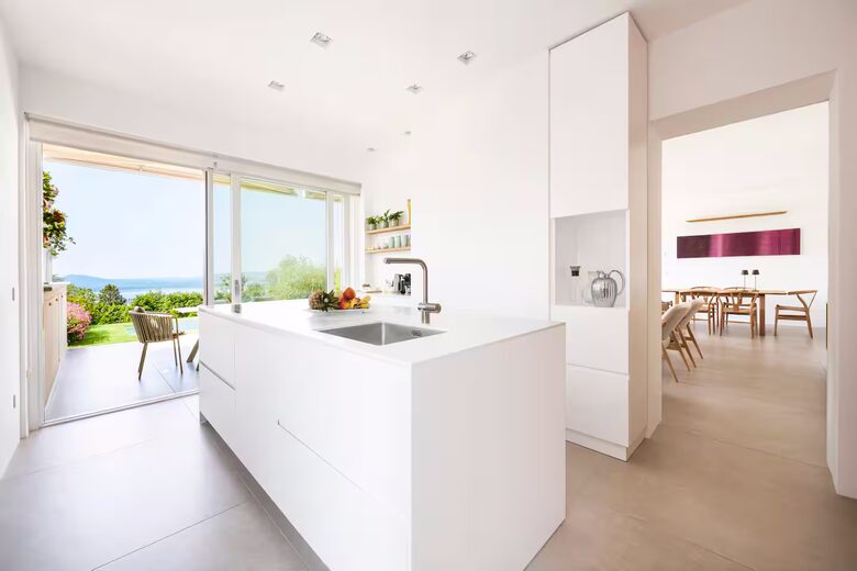Elegant and Refined New EcoSuite with Lake View, Private Pool, and Garden - Barasso, Italy