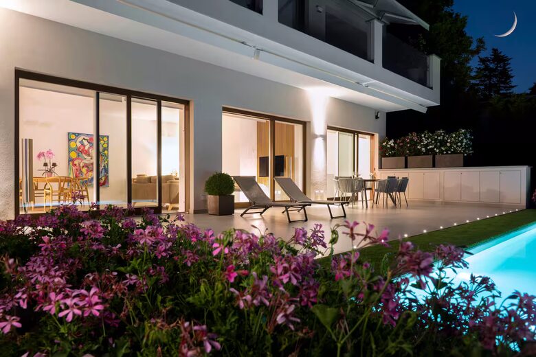 Elegant and Refined New EcoSuite with Lake View, Private Pool, and Garden - Barasso, Italy